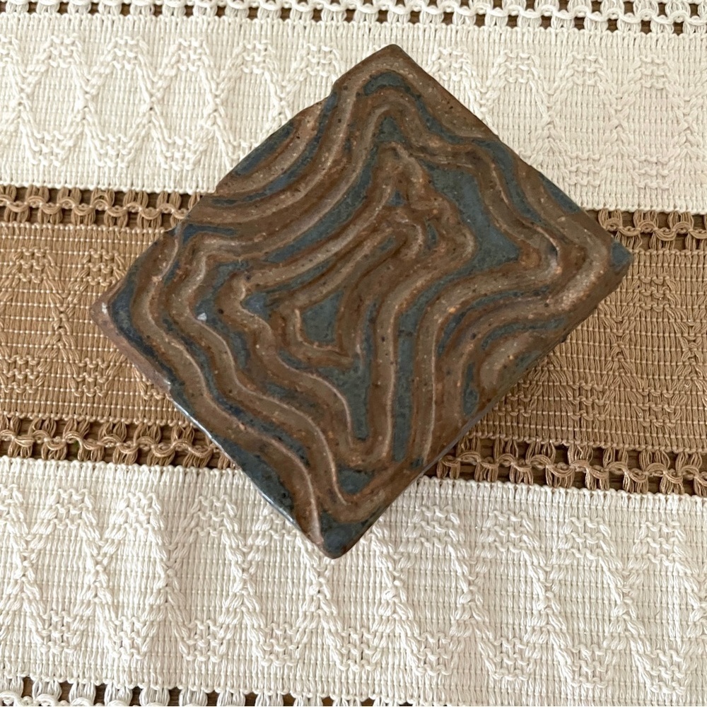 Handmade Artistic Wave Pattern Stone Box - Picture 6 of 11
